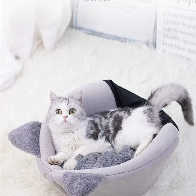 Cute Warm Cat House – Non-Slip Semi Enclosed Bed